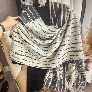 Gray & Cream Striped Daisy Reversible Wrap